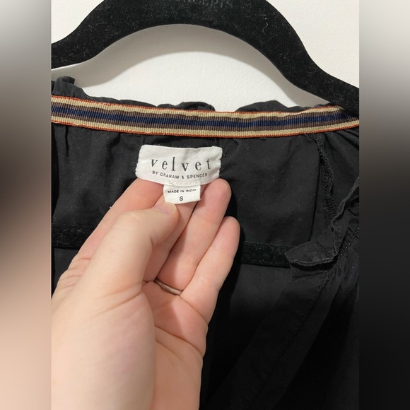 Velvet by Graham & Spencer Elaine Black Relaxed Fit Puffed Sleeve Blouse in S - Picture 2 of 6